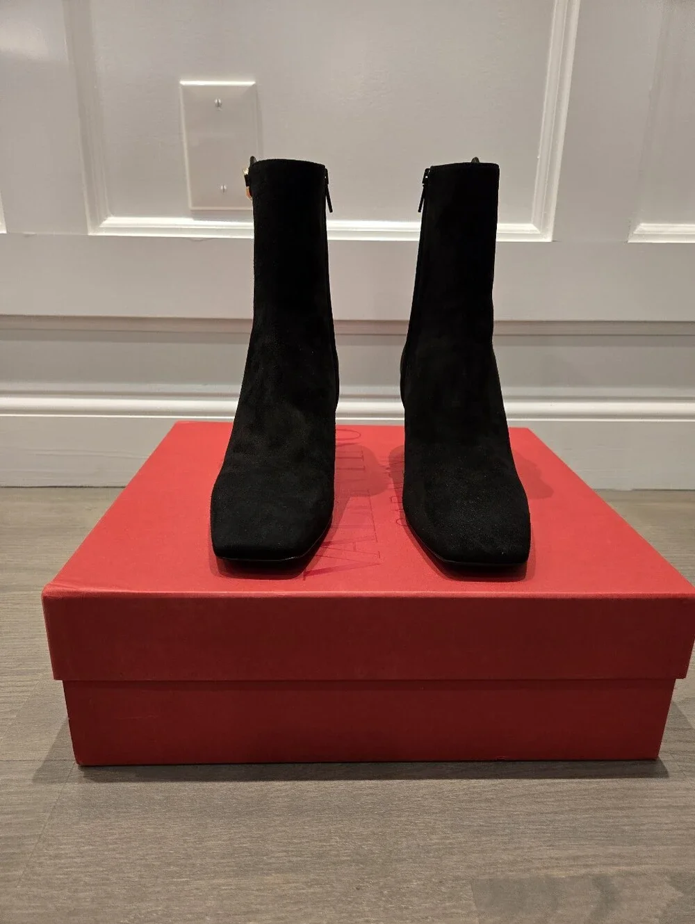 $1,490 Valentino Garavani Black V-Logo Suede Ankle Booties EU:38 US 8 BNIB